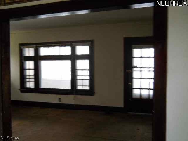 929 Helmsdale Road Cleveland Heights, OH 44112 - Photo 7 of 10