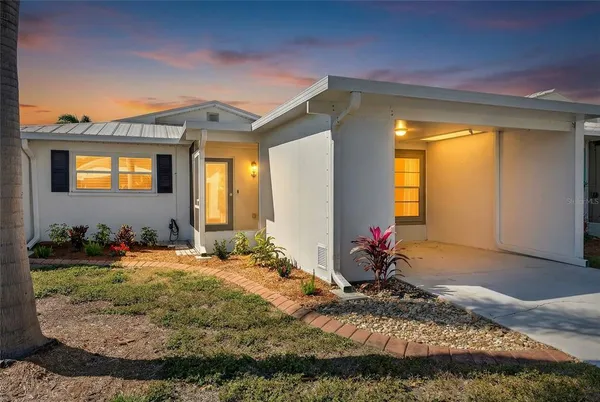 $355,000 | 620 Fair Winds Drive, Unit 620, Nokomis, FL 34275