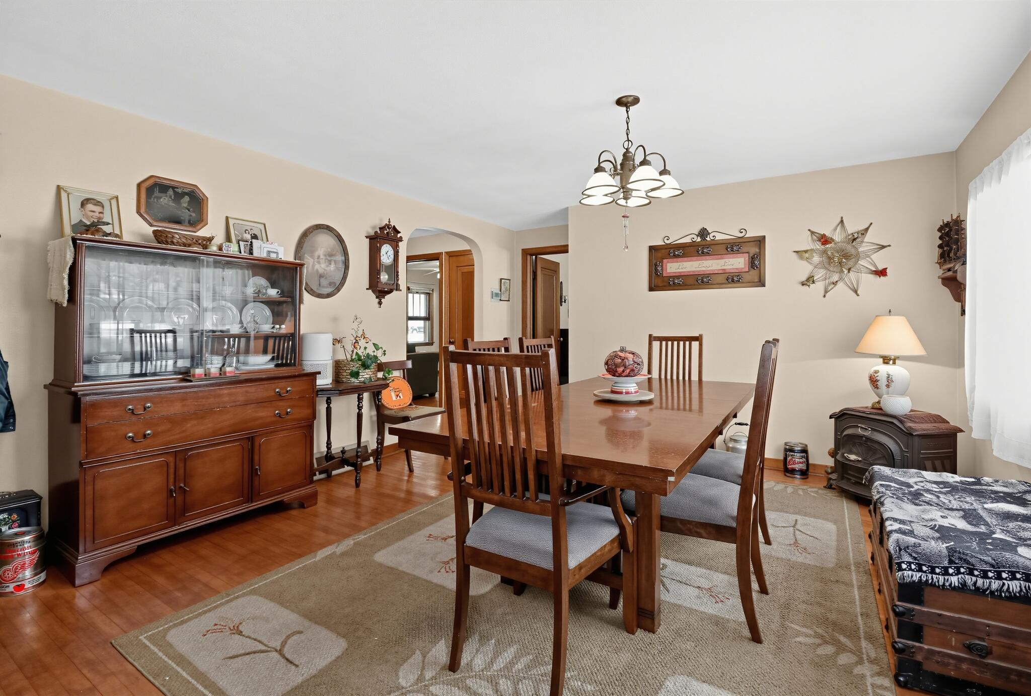 18_2515_Dombrowski_Blvd-Dining_room-6516