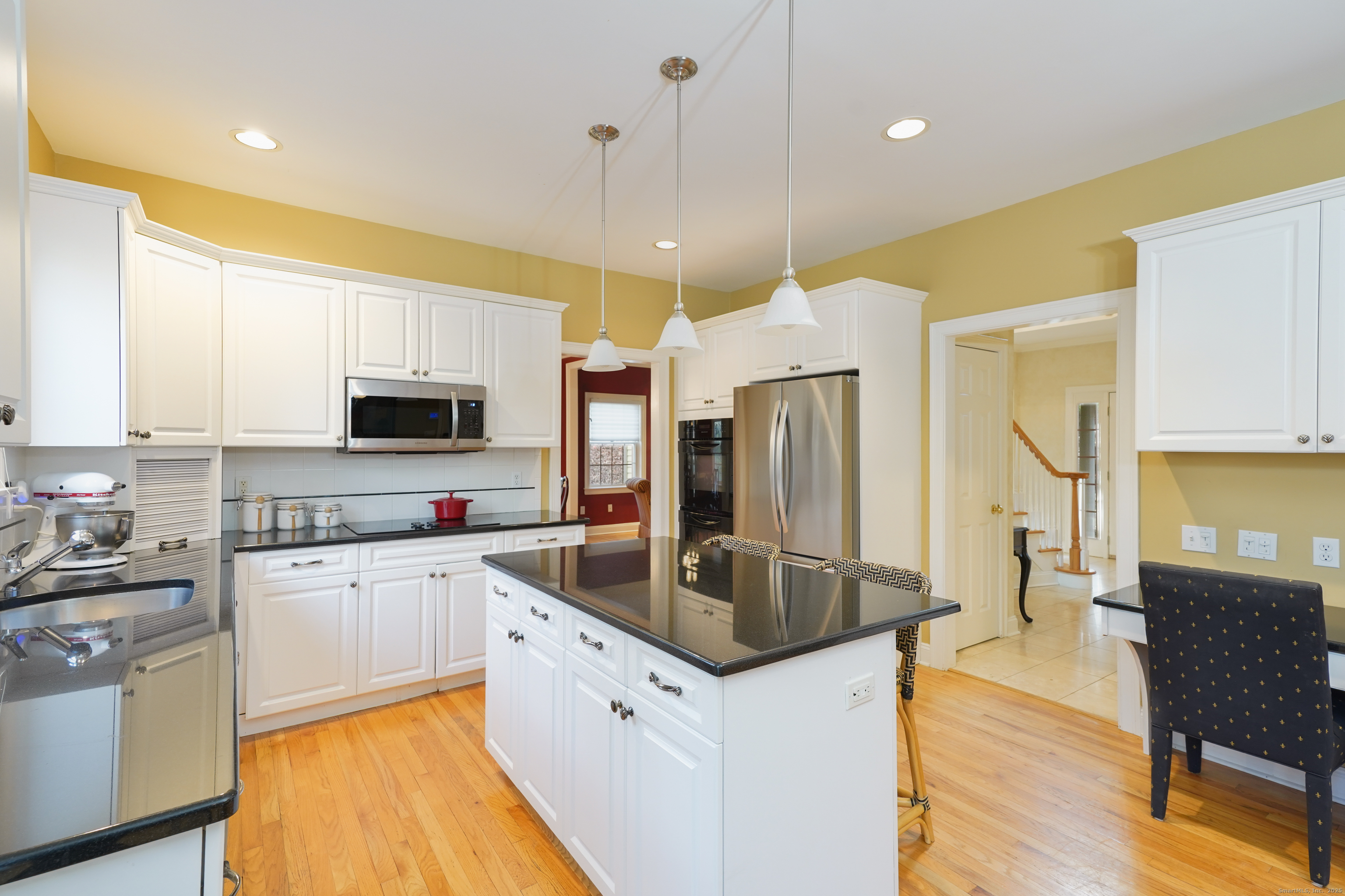 77 Fox Glen Drive Stamford, CT 06903 - Photo 4 of 40