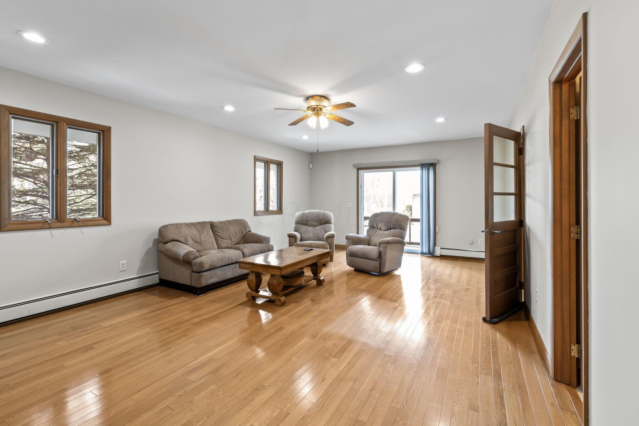 986 North Old State Road Delaware, OH 43015 - Photo 8 of 41 09-Family Rm