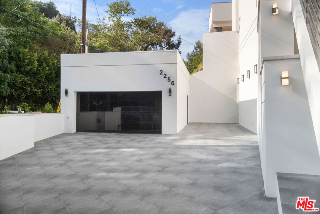 2256 Nichols Canyon Road Los Angeles, CA 90046 - Photo 34 of 45 a view of empty room with a fireplace