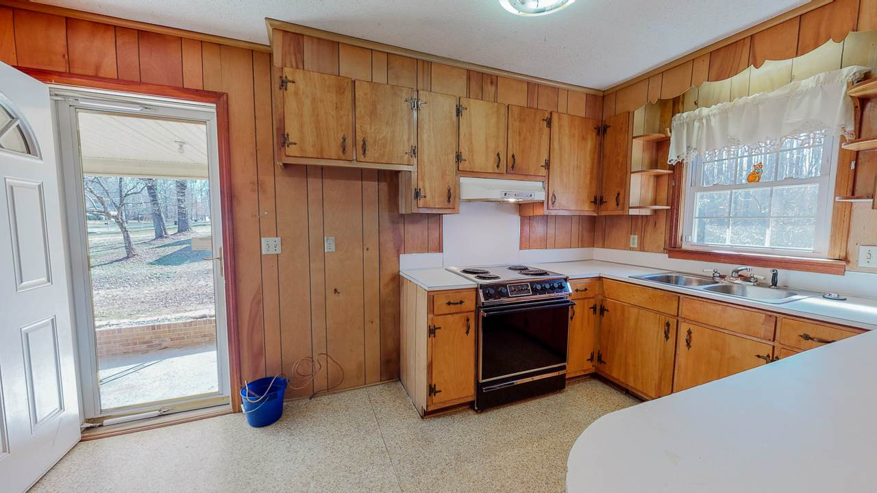 122 Henderson Road Roxboro, NC 27573 - Photo 7 of 27 Photo 7