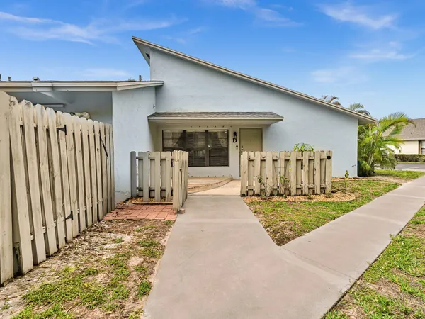 $400,000 | 431 Jupiter Lakes Boulevard, Unit 2124D, Jupiter, FL 33458