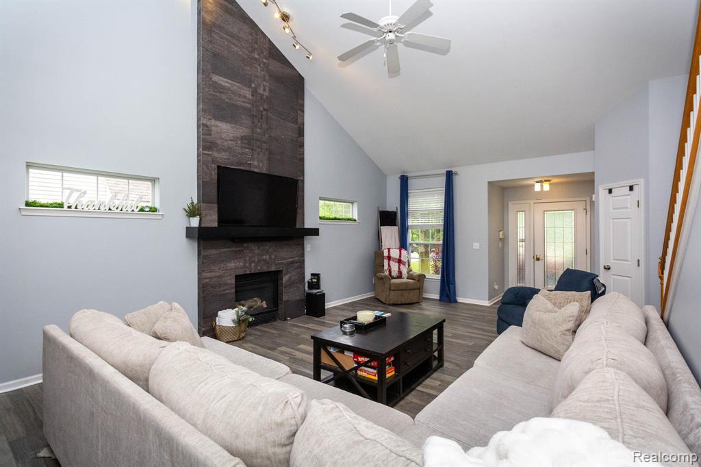 6075 Davison Road Burton, MI 48509 - Photo 7 of 23