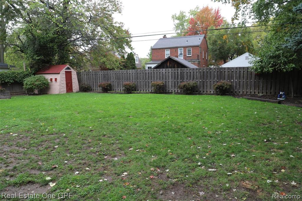 1864 Hawthorne Road Grosse Pointe Woods, MI 48236 - Photo 28 of 30