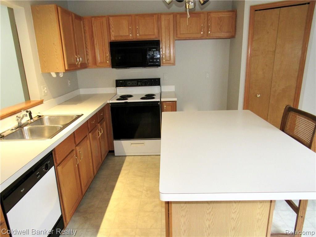 22330 River Ridge Trail Farmington Hills, MI 48335 - Photo 17 of 35