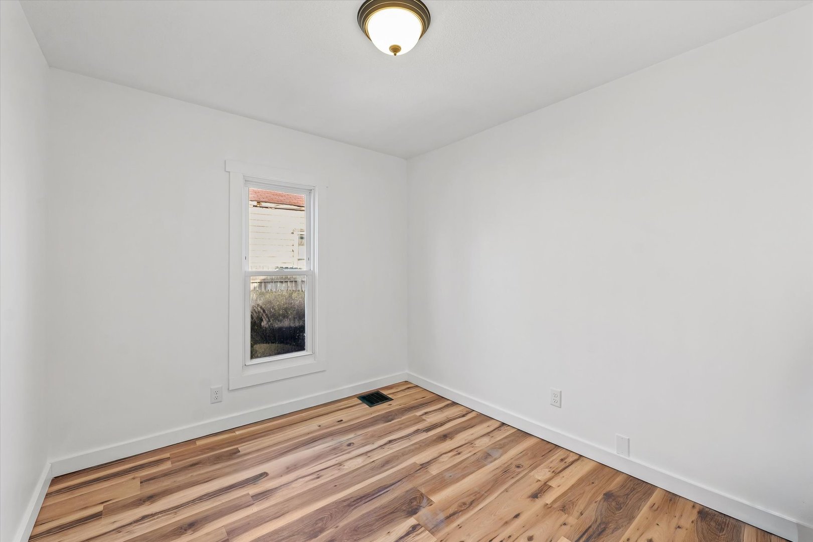 325 North Market Street Hoopeston, IL 60942 - Photo 12 of 35 a view of a room with wooden floor and white walls