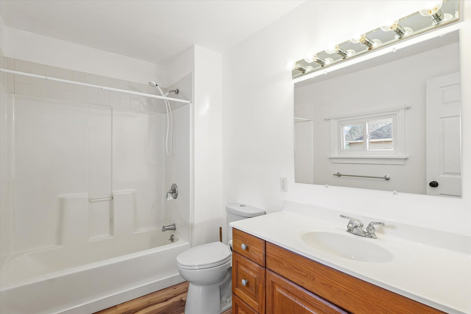 325 North Market Street Hoopeston, IL 60942 - Photo 14 of 35 a bathroom with a sink a toilet and shower