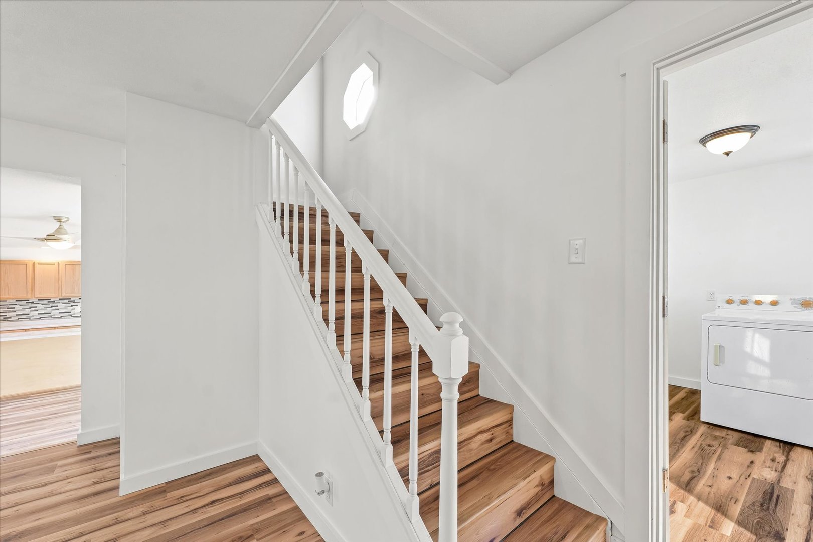 325 North Market Street Hoopeston, IL 60942 - Photo 16 of 35 a view of a hallway with wooden floor and entryway