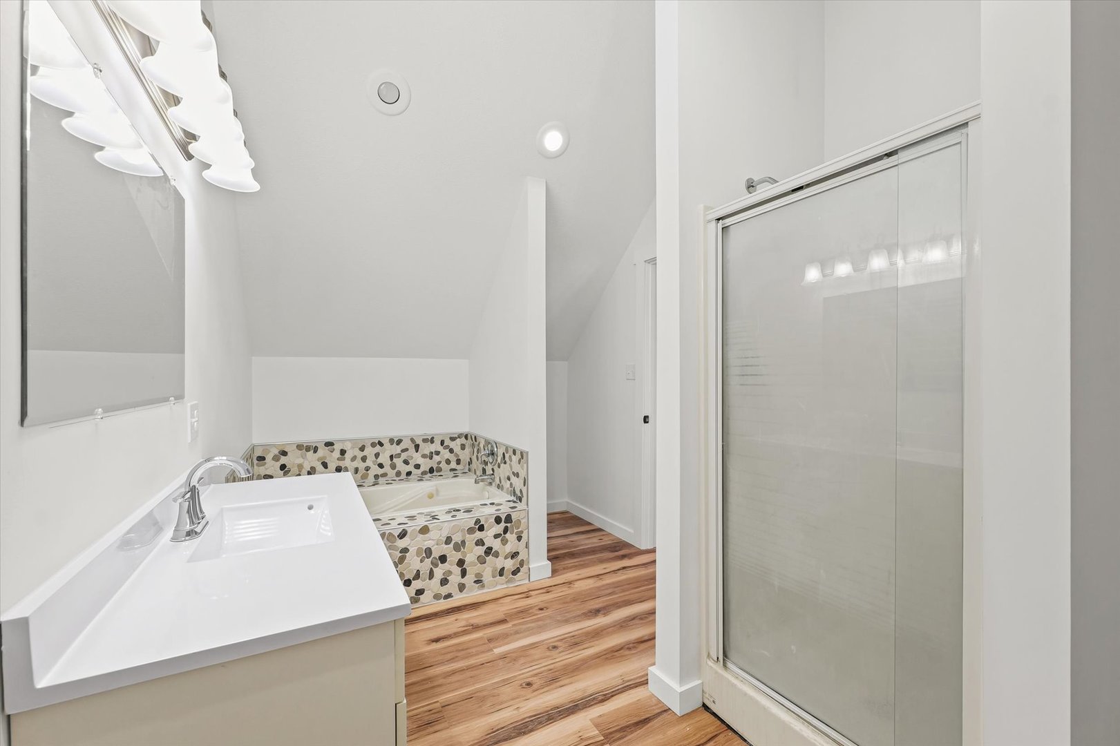 325 North Market Street Hoopeston, IL 60942 - Photo 19 of 35 a bathroom with a sink and a mirror