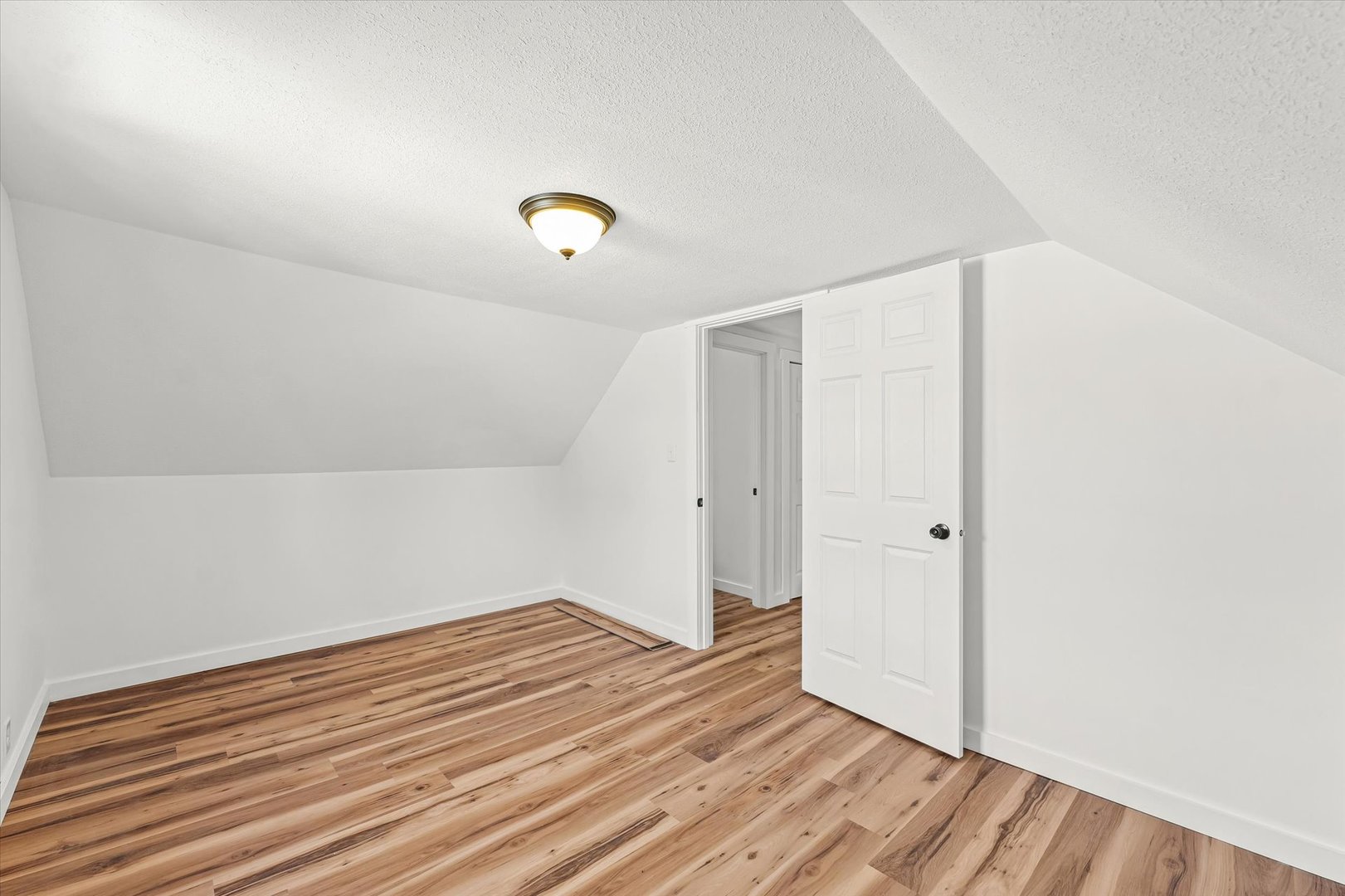 325 North Market Street Hoopeston, IL 60942 - Photo 21 of 35 a view of room with wooden floor