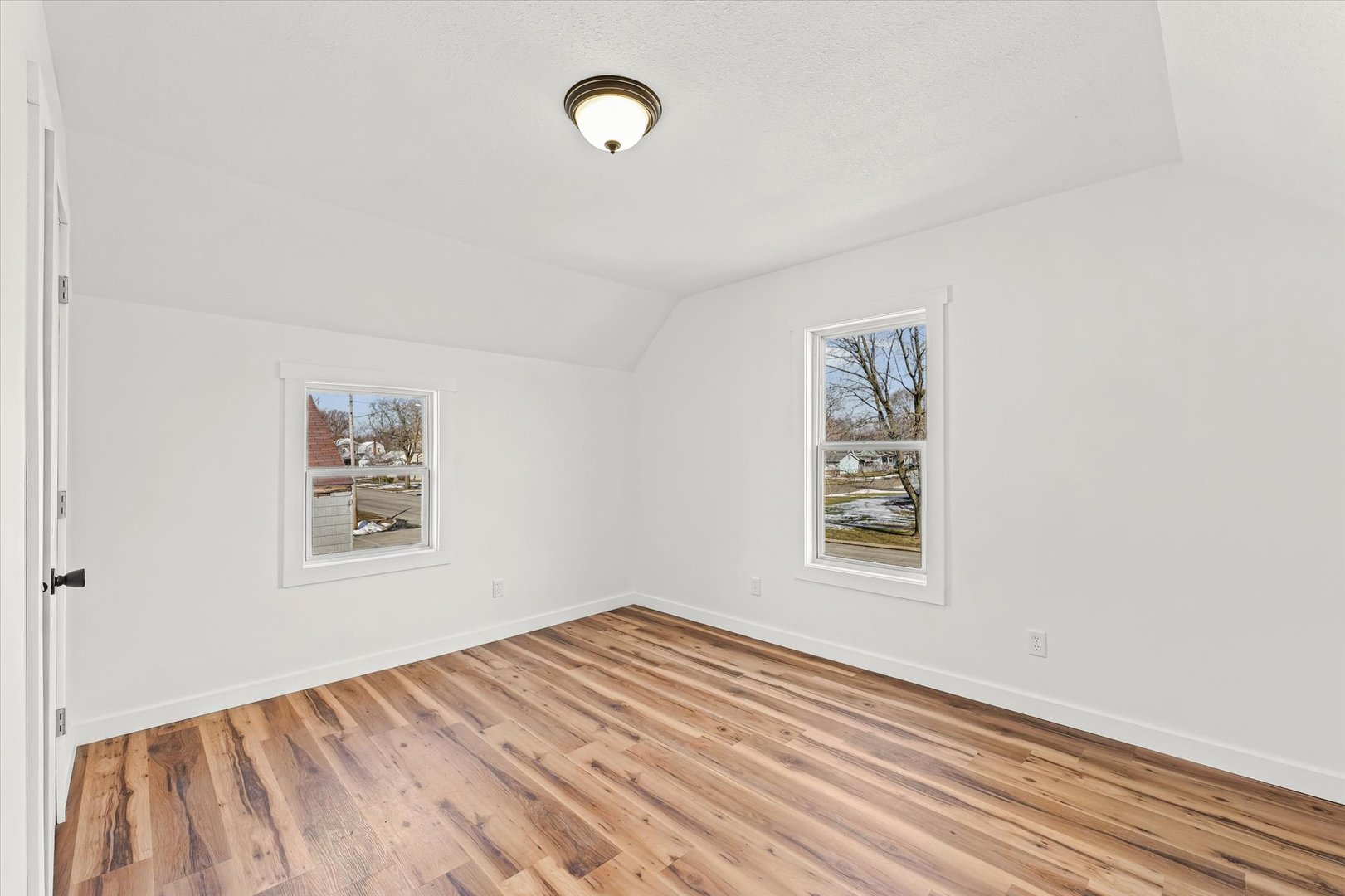 325 North Market Street Hoopeston, IL 60942 - Photo 22 of 35 a view of a big room with wooden floor and windows