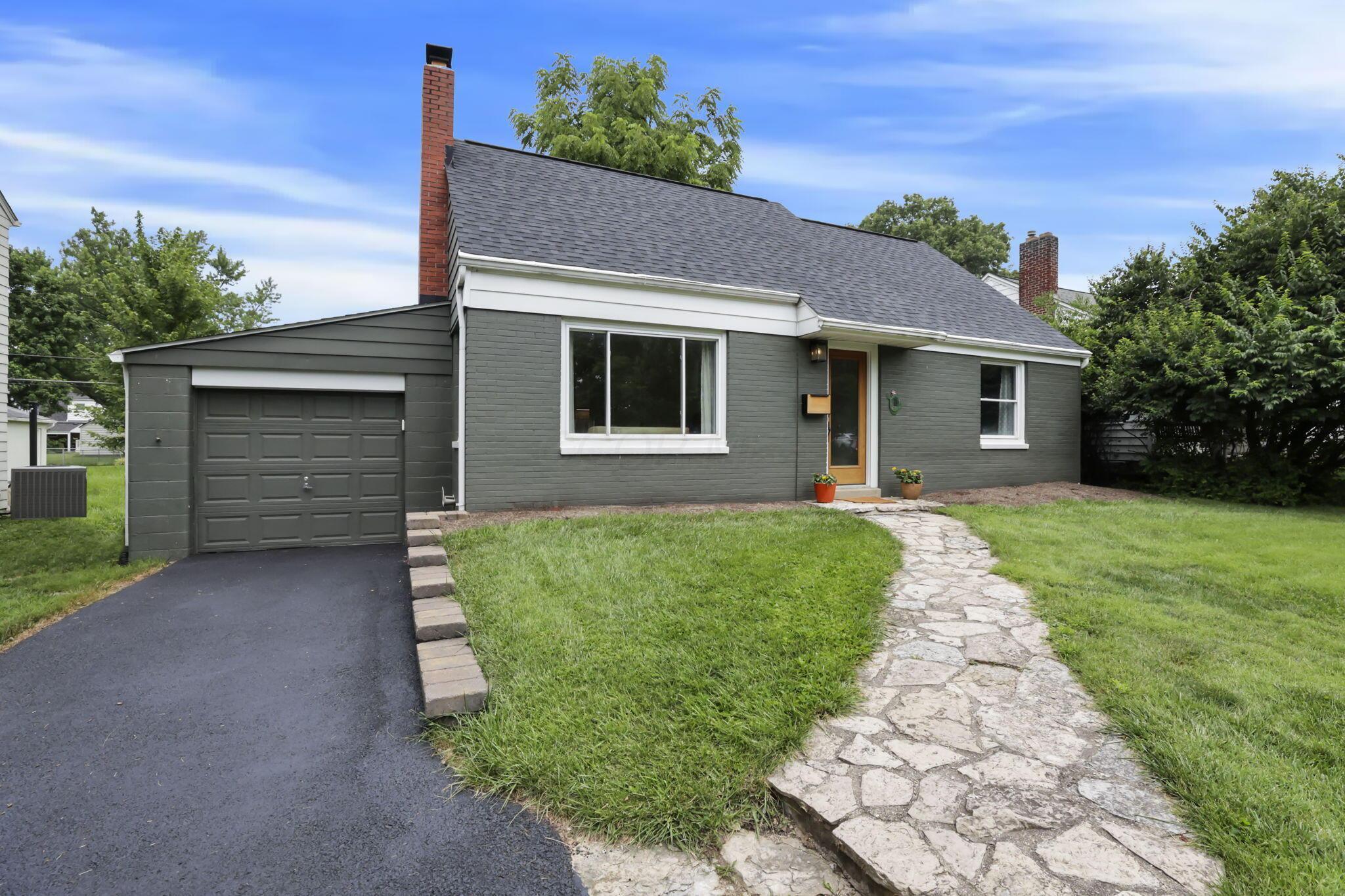 460 East Beaumont Road Columbus, OH 43214 - Photo 2 of 70 3-web-or-mls-011A0968