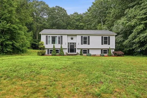 $429,990 | 570 Woodland Way, Russell, MA 01071