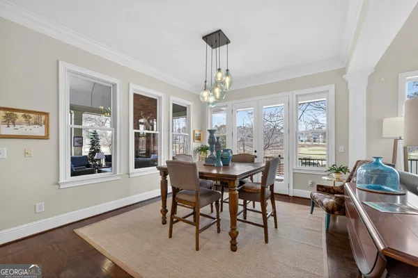 a bed room with a bed and a closet