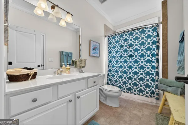 a view of a livingroom with furniture