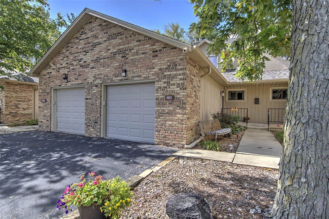 2626 South Forrest Green Drive Decatur, IL 62521 - Photo 1 of 25