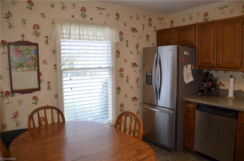 1611 Ternberry Road High Point, NC 27262 - Photo 3 of 11 Gallery Image 3