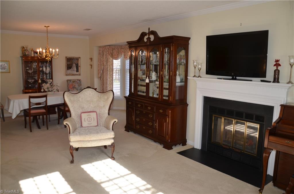 1611 Ternberry Road High Point, NC 27262 - Photo 6 of 11 Living Room