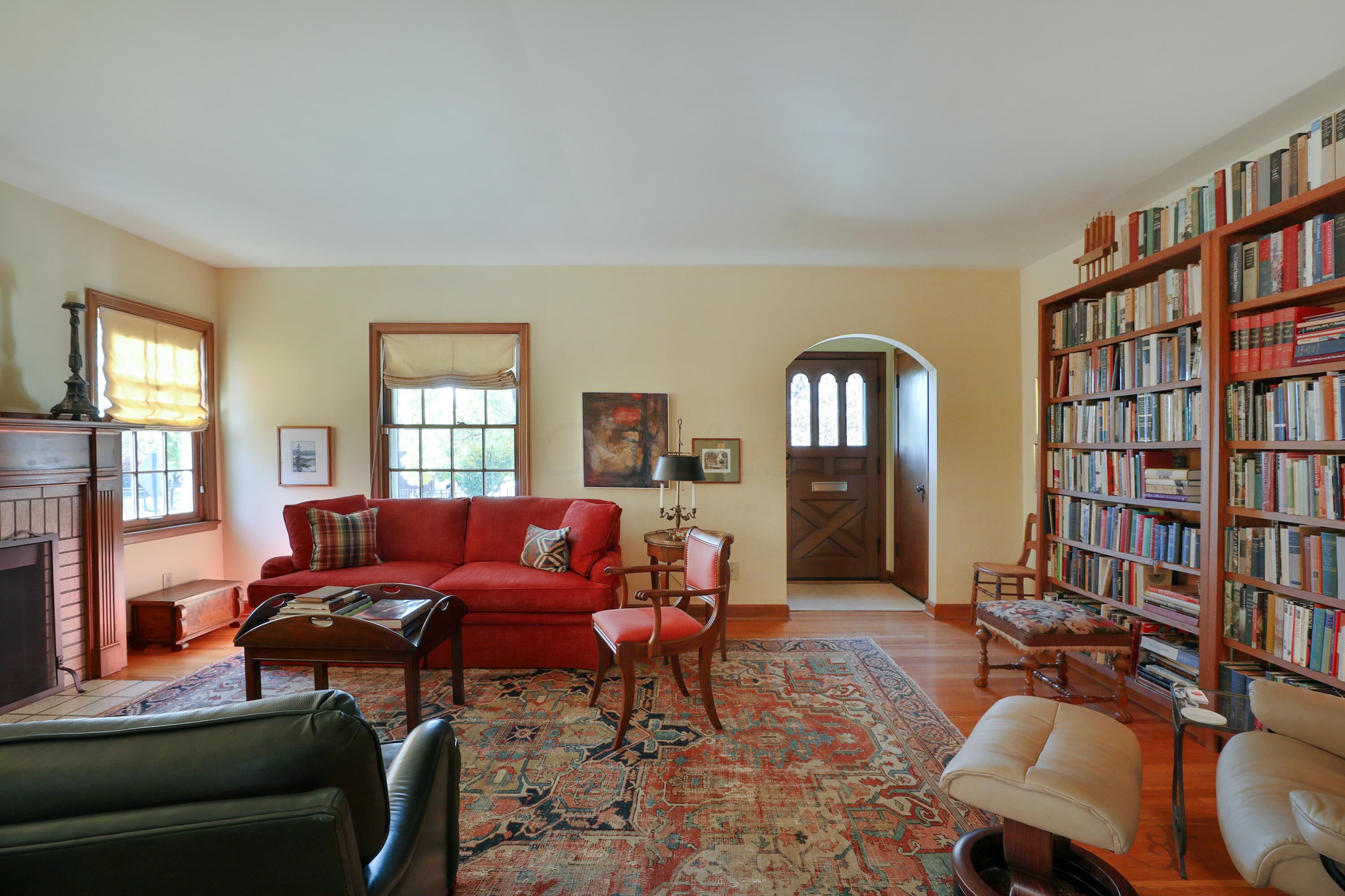 4436 Zeller Road Columbus, OH 43214 - Photo 7 of 42 Living room
