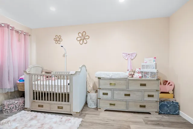 a view of livingroom with furniture