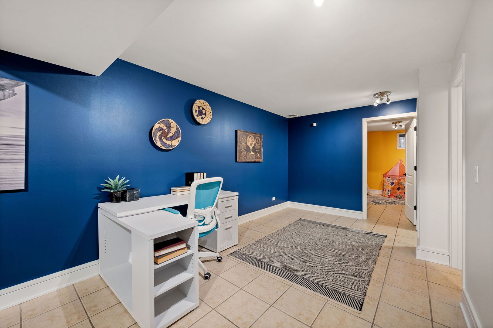 3343 West Potomac Avenue Chicago, IL 60651 - Photo 32 of 44 a view of a livingroom with chairs