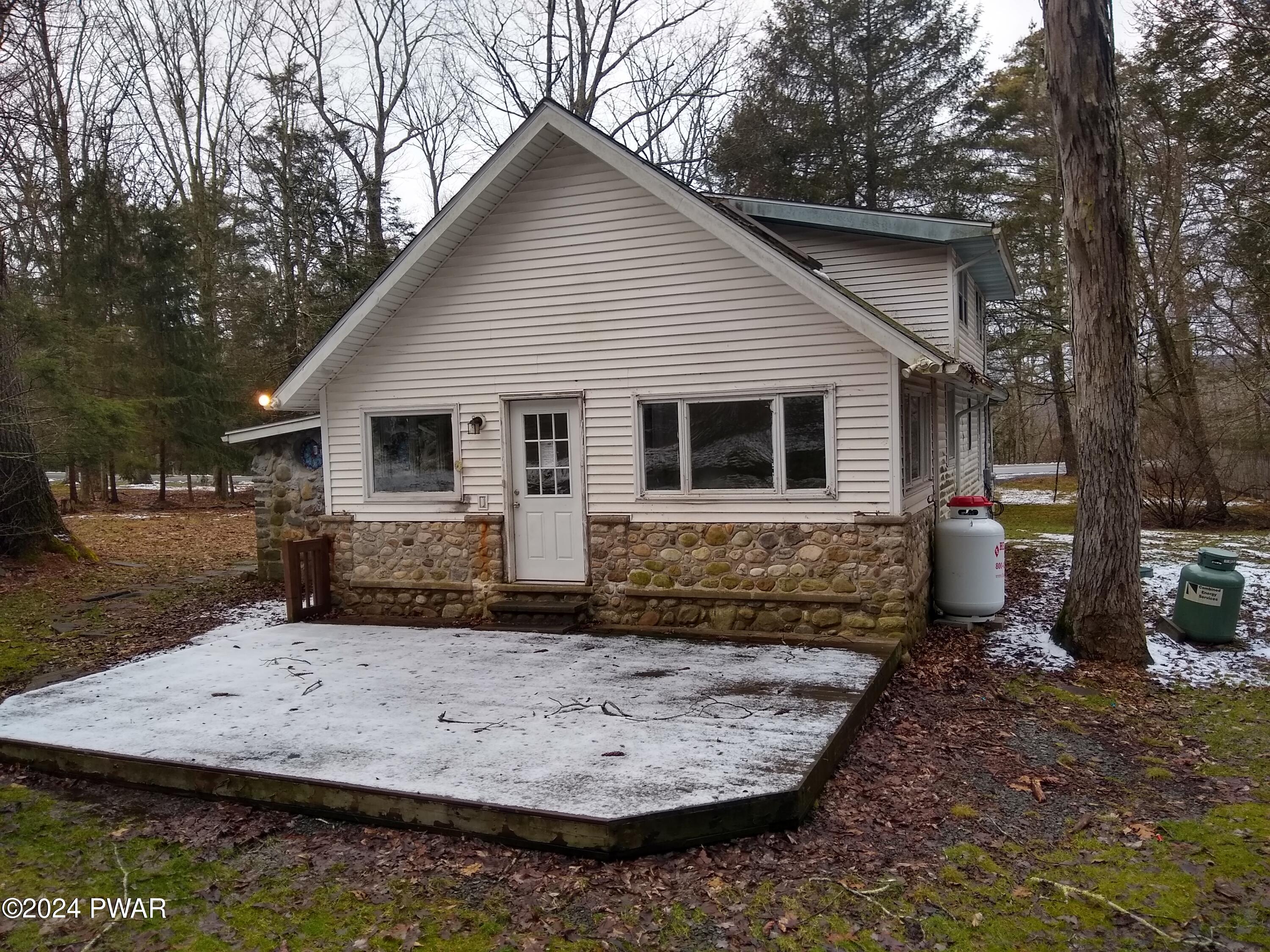 328 Twin Lakes Road Shohola, PA 18458 - Photo 7 of 37