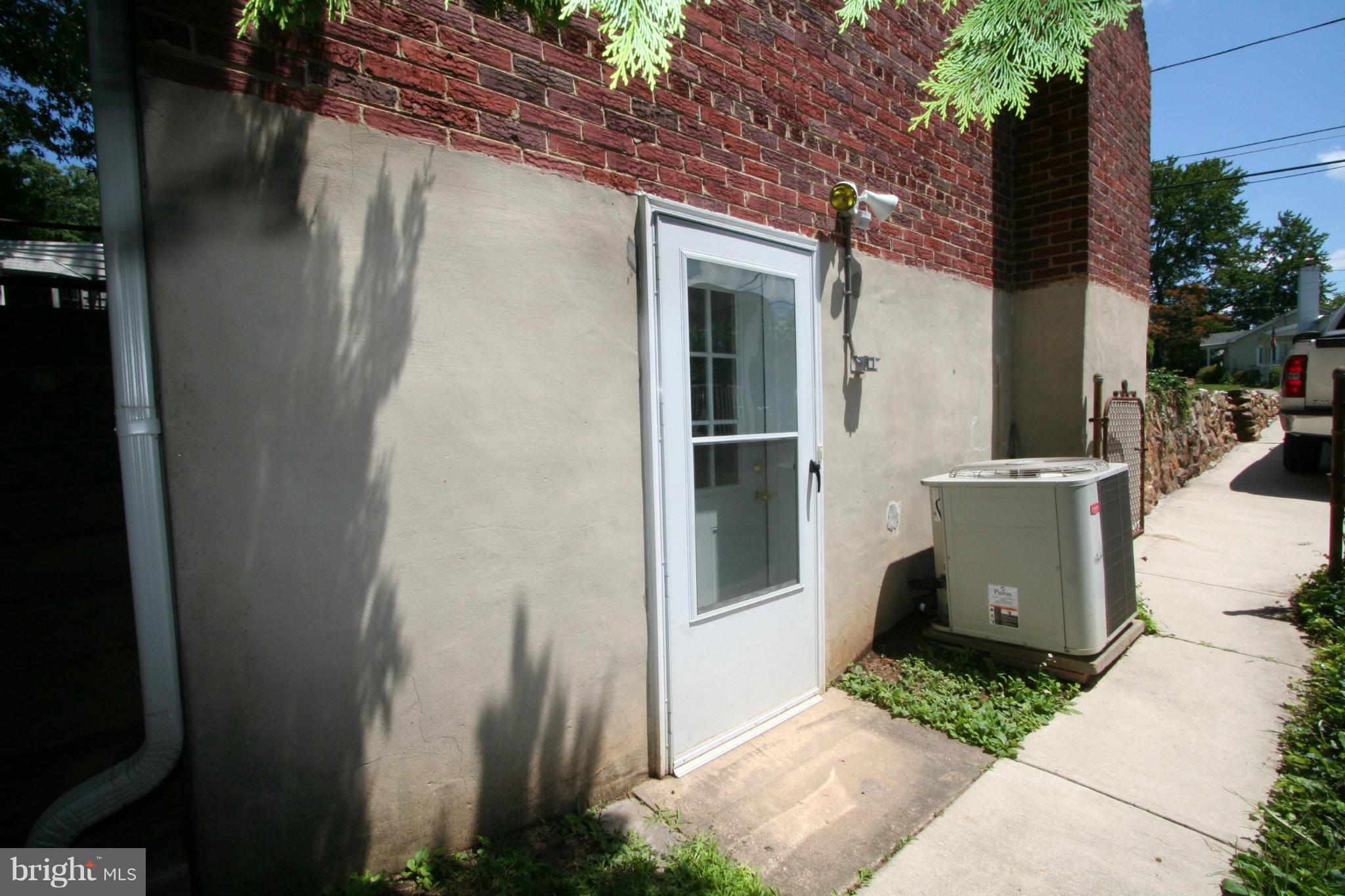 10514 Inwood Avenue Silver Spring, MD 20902 - Photo 4 of 30 Exterior (General)