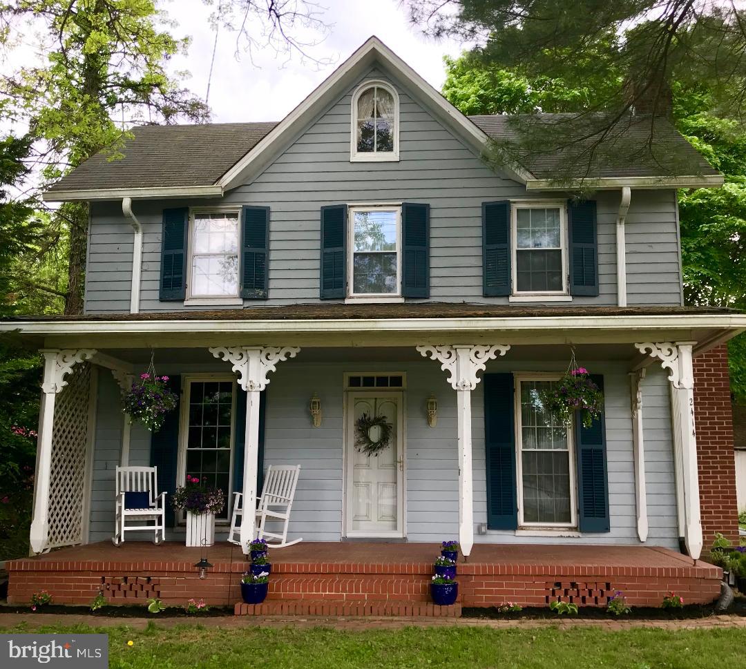 Cozy Forest Hill Victorian, updates galore!!