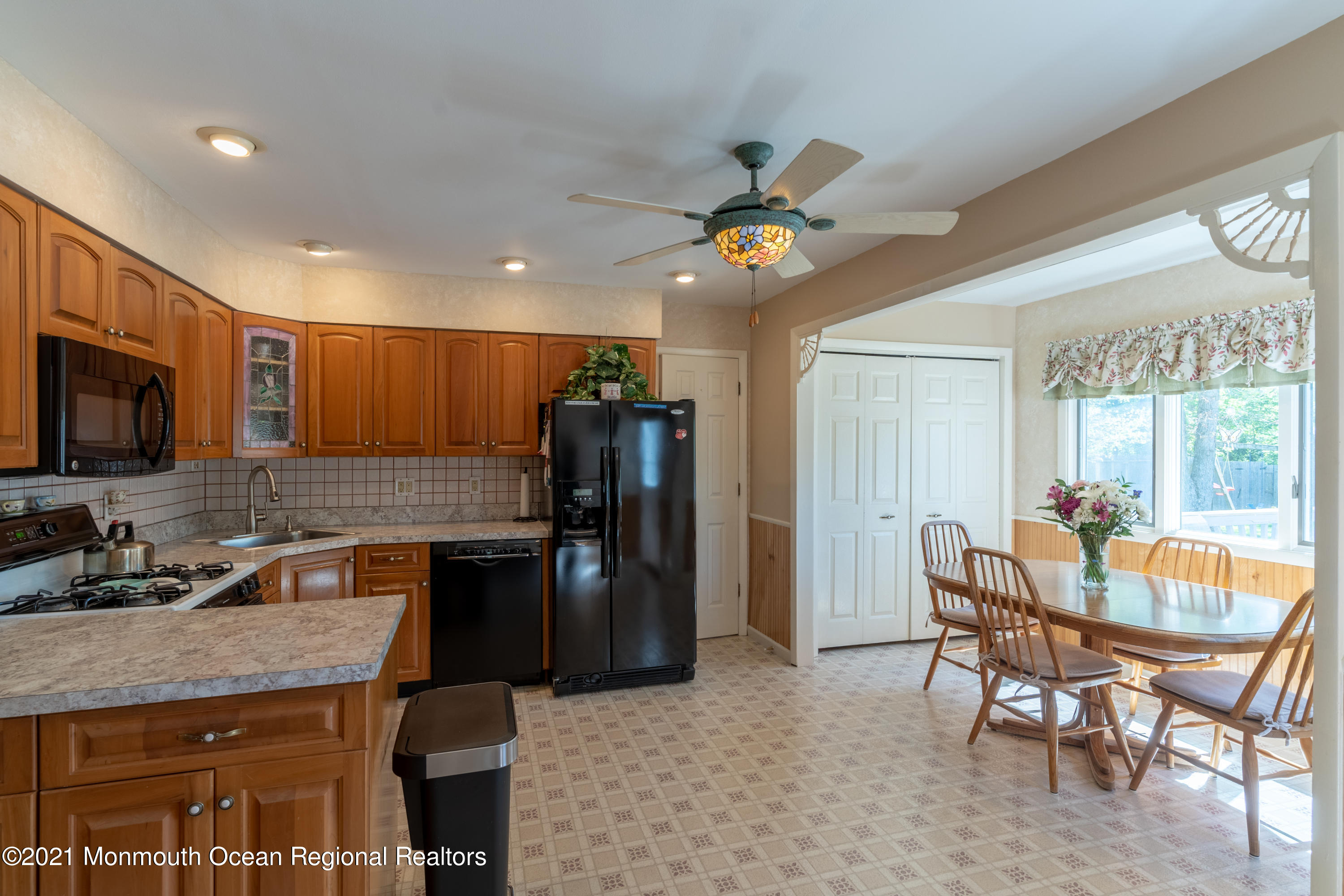 23 Fordham Road Jackson, NJ 08527 - Photo 11 of 42 Kitchen/Breakfast Nook