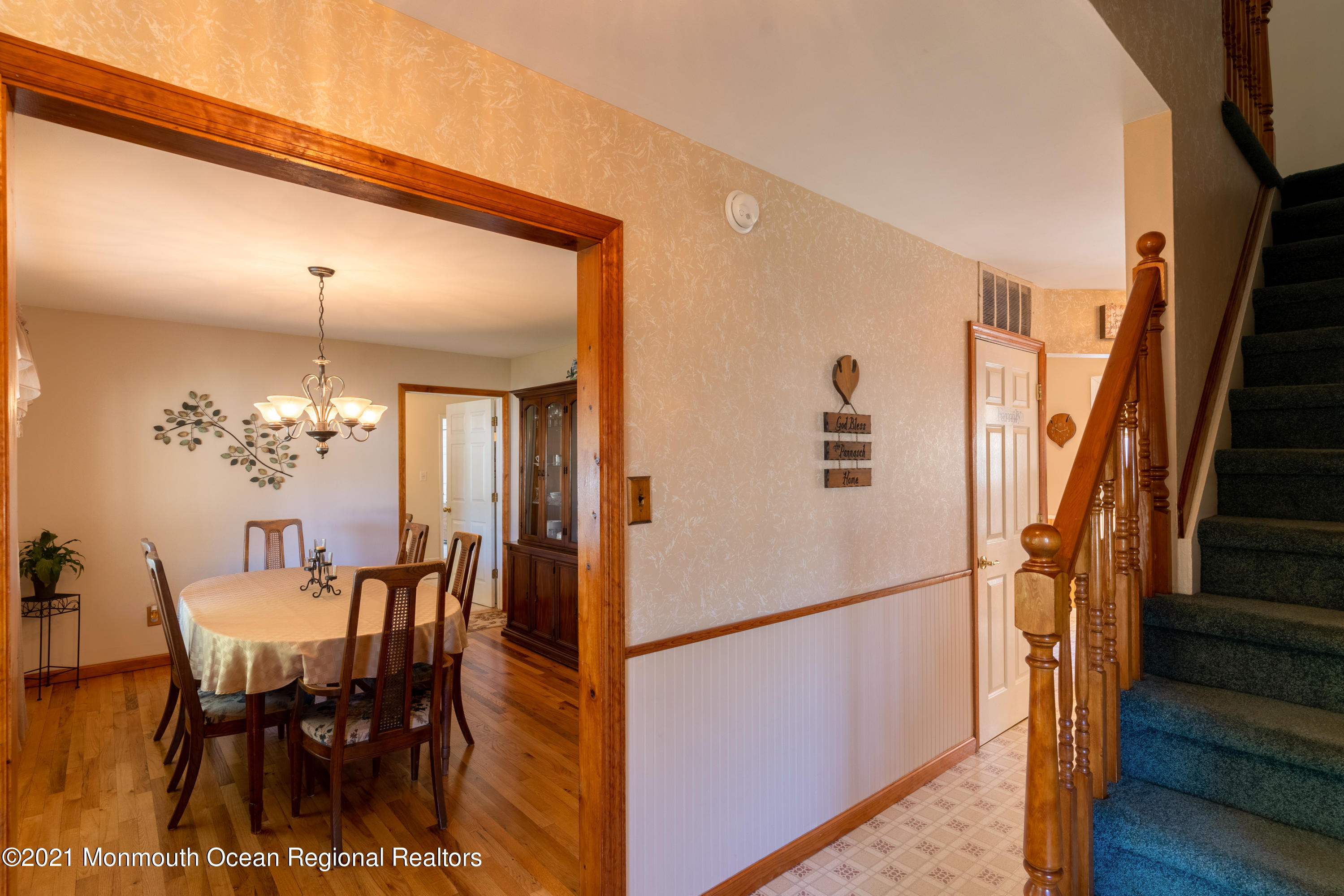 23 Fordham Road Jackson, NJ 08527 - Photo 3 of 42 Entrance hallway