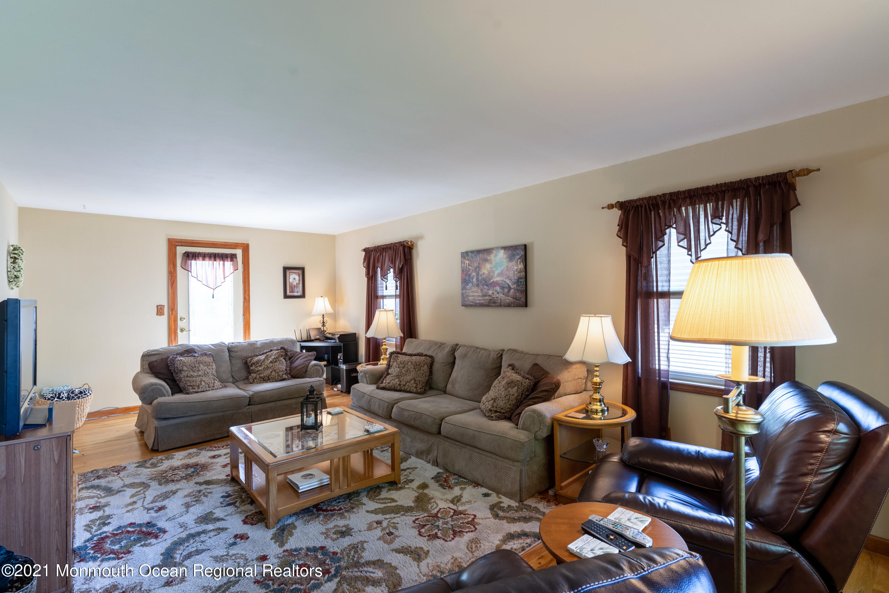 23 Fordham Road Jackson, NJ 08527 - Photo 4 of 42 Living Room
