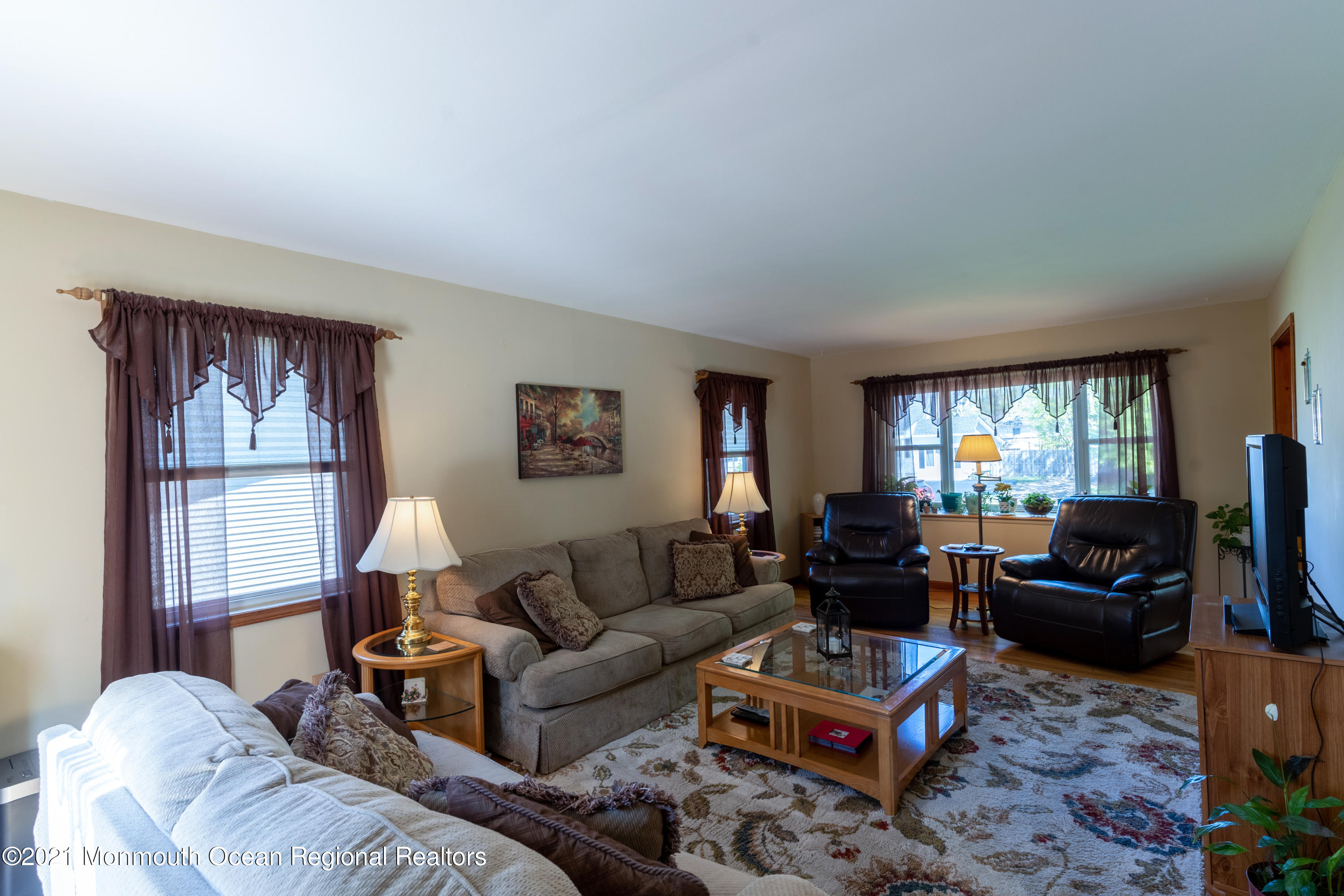 23 Fordham Road Jackson, NJ 08527 - Photo 6 of 42 Living Room