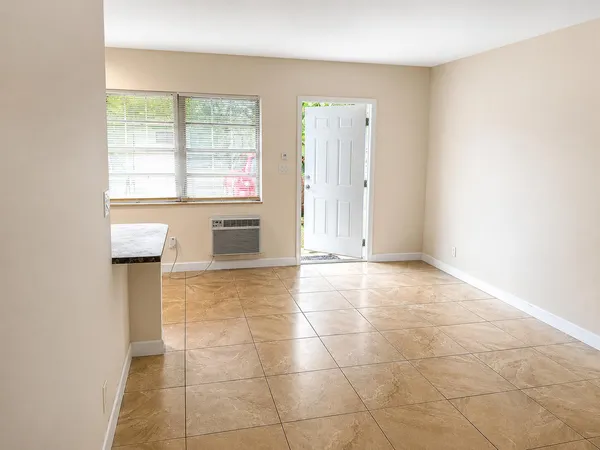 $1,690 | 824 Northeast 16th Street, Unit 828, Fort Lauderdale, FL 33304