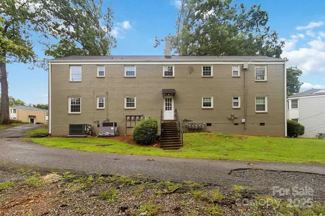 a view of a back yard of the house
