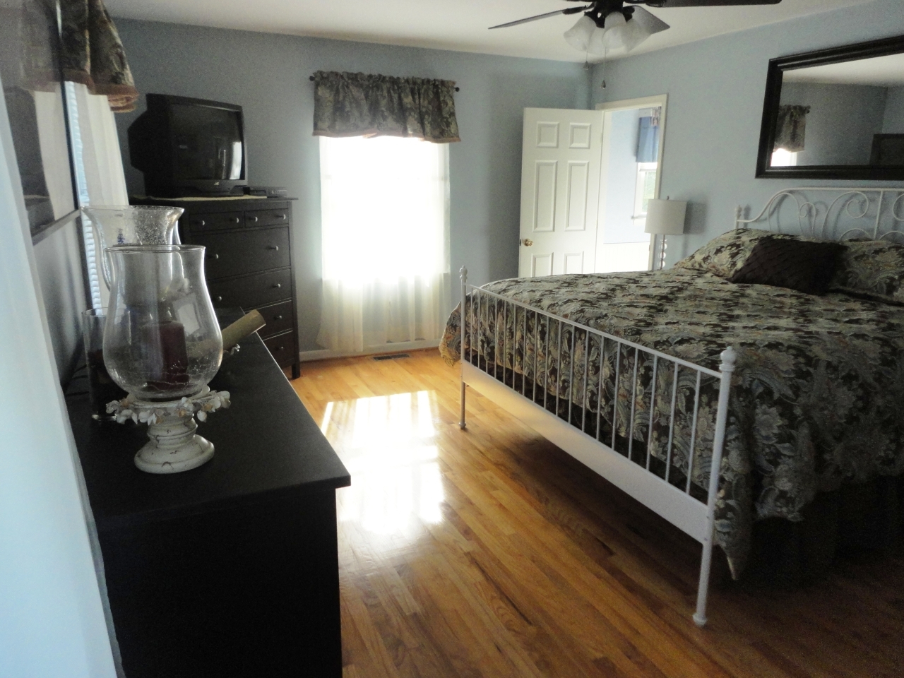 6016 Potts Creek Road Covington, VA 24426 - Photo 14 of 40 5masterbedroom2