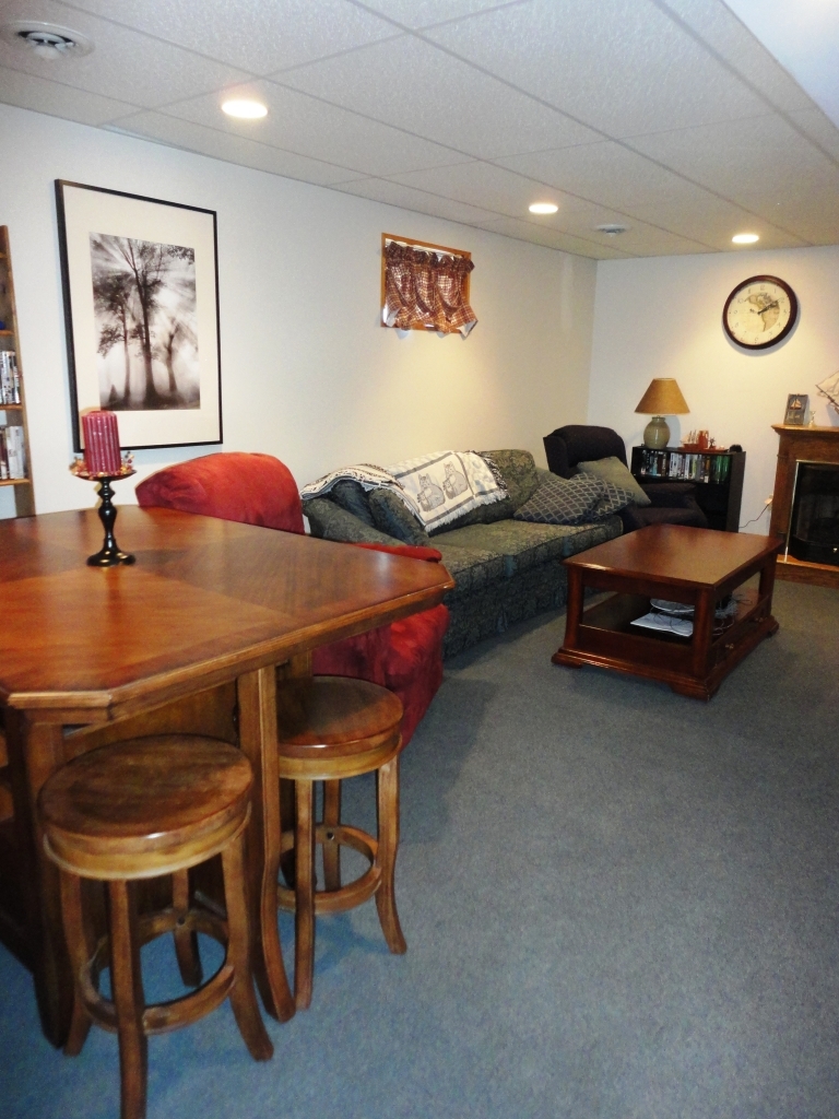 6016 Potts Creek Road Covington, VA 24426 - Photo 19 of 40 5family rooom3