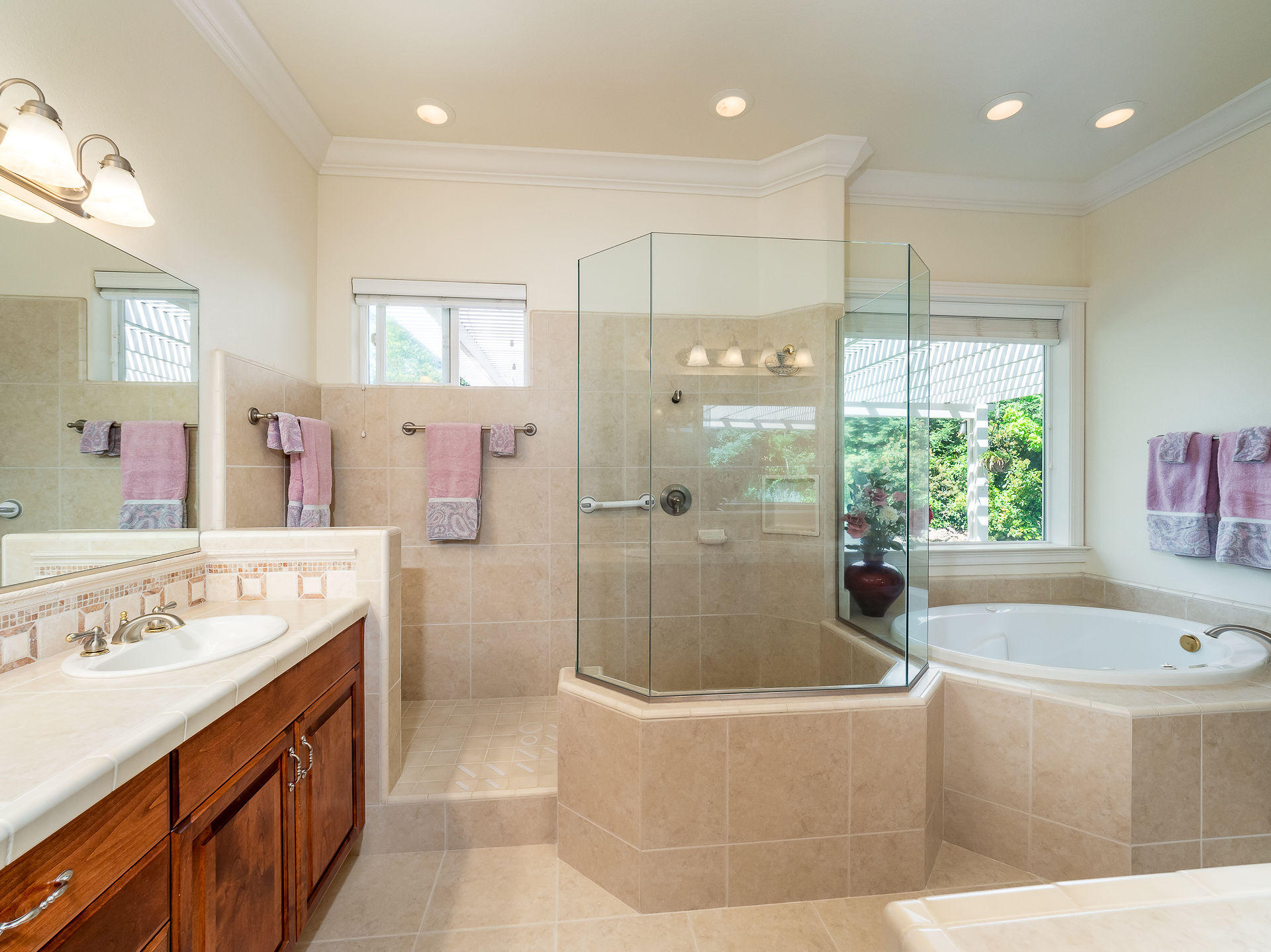 2637 La Rinconada Place Redding, CA 96002 - Photo 38 of 94 2637LaRinconadaPlace_201-Edit