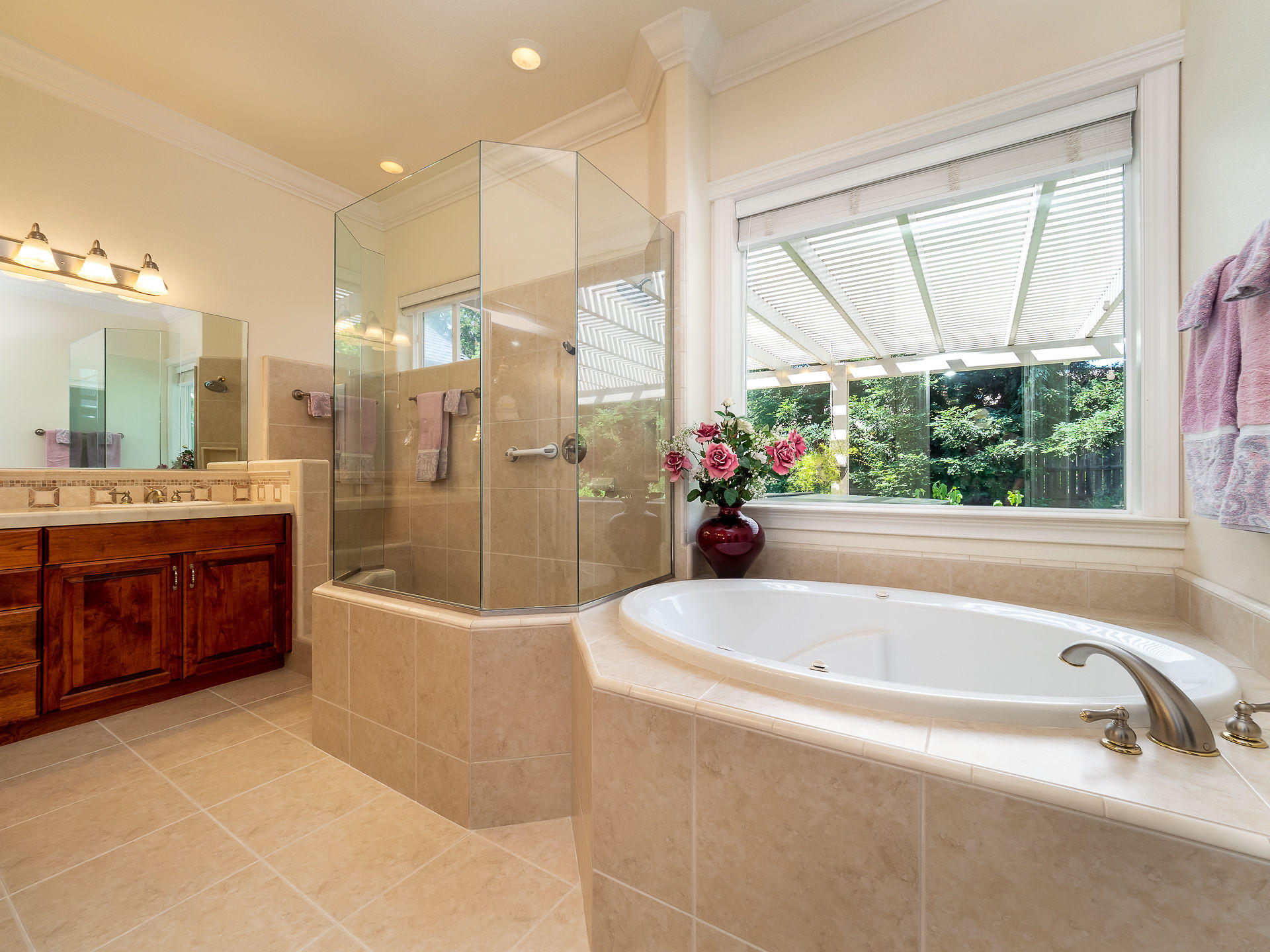2637 La Rinconada Place Redding, CA 96002 - Photo 39 of 94 2637LaRinconadaPlace_208-Edit