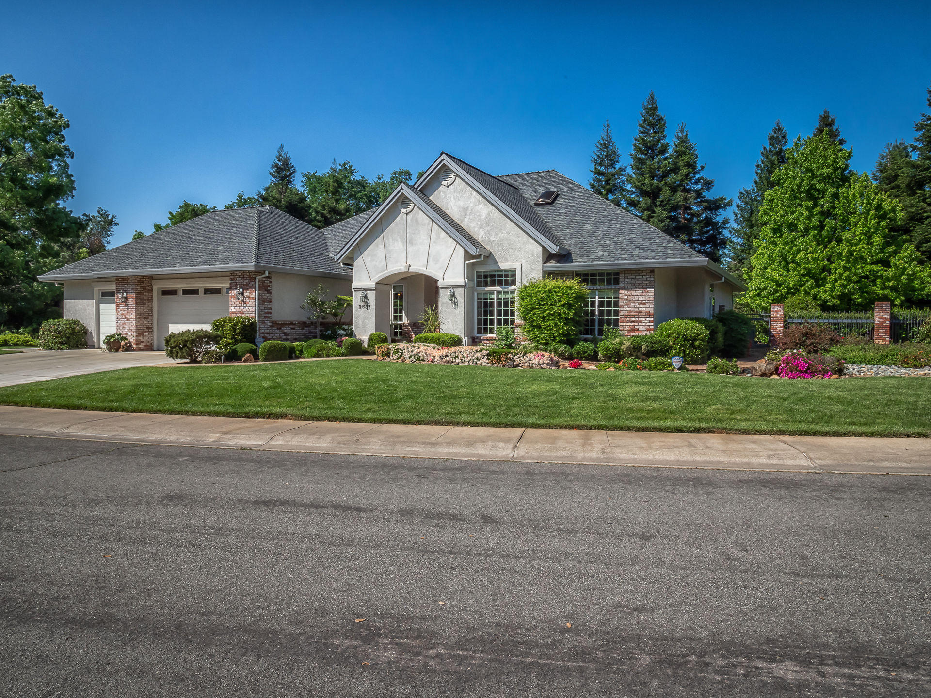 2637 La Rinconada Place Redding, CA 96002 - Photo 4 of 94 2637LaRinconadaPlace_008-Edit