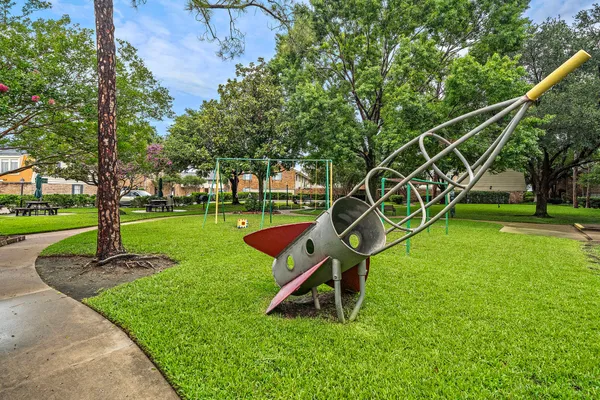 $2,650 | 6434 Burgoyne Dr., Unit 109, Houston, TX 77057