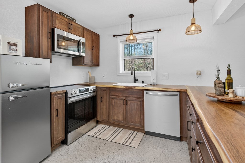 362 Spring Hollow Road Marion, VA 24354 - Photo 22 of 35 Gallery Image 22