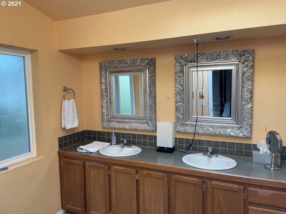 1459 Siano Loop Florence, OR 97439 - Photo 11 of 15 Gallery Image 11