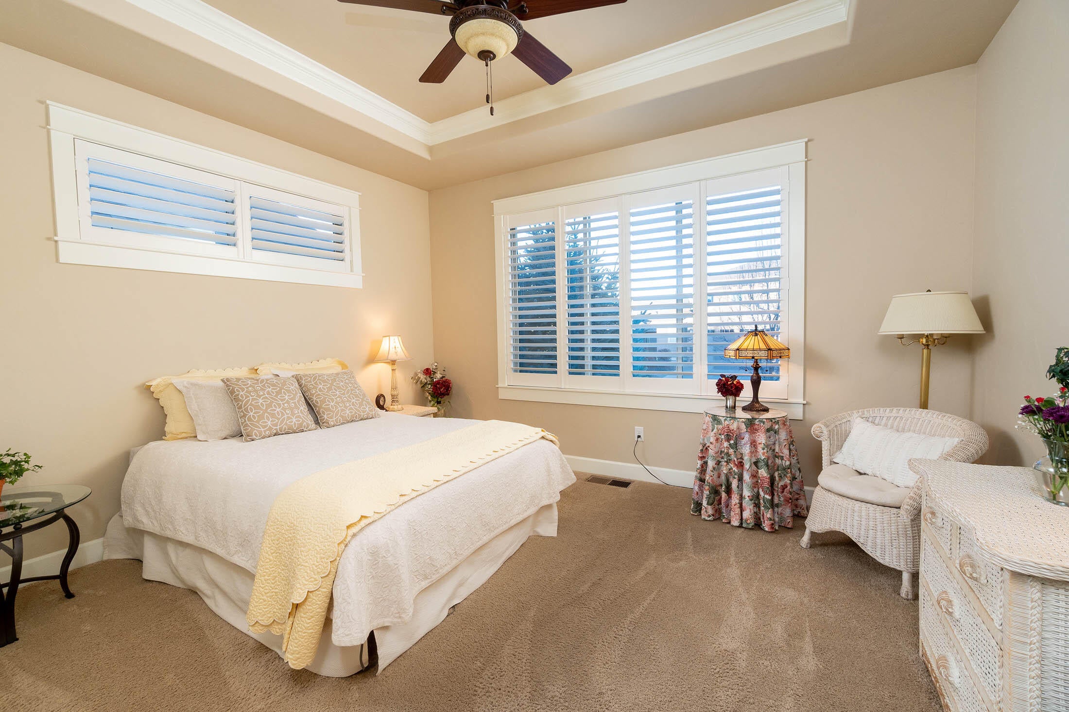 61129 Manhae Loop Bend, OR 97702 - Photo 14 of 44 Spacious, separated guest suite with coffered ceiling with crown molding. Wood-wrapped windows with plantation shutters, upgraded ceiling fan.