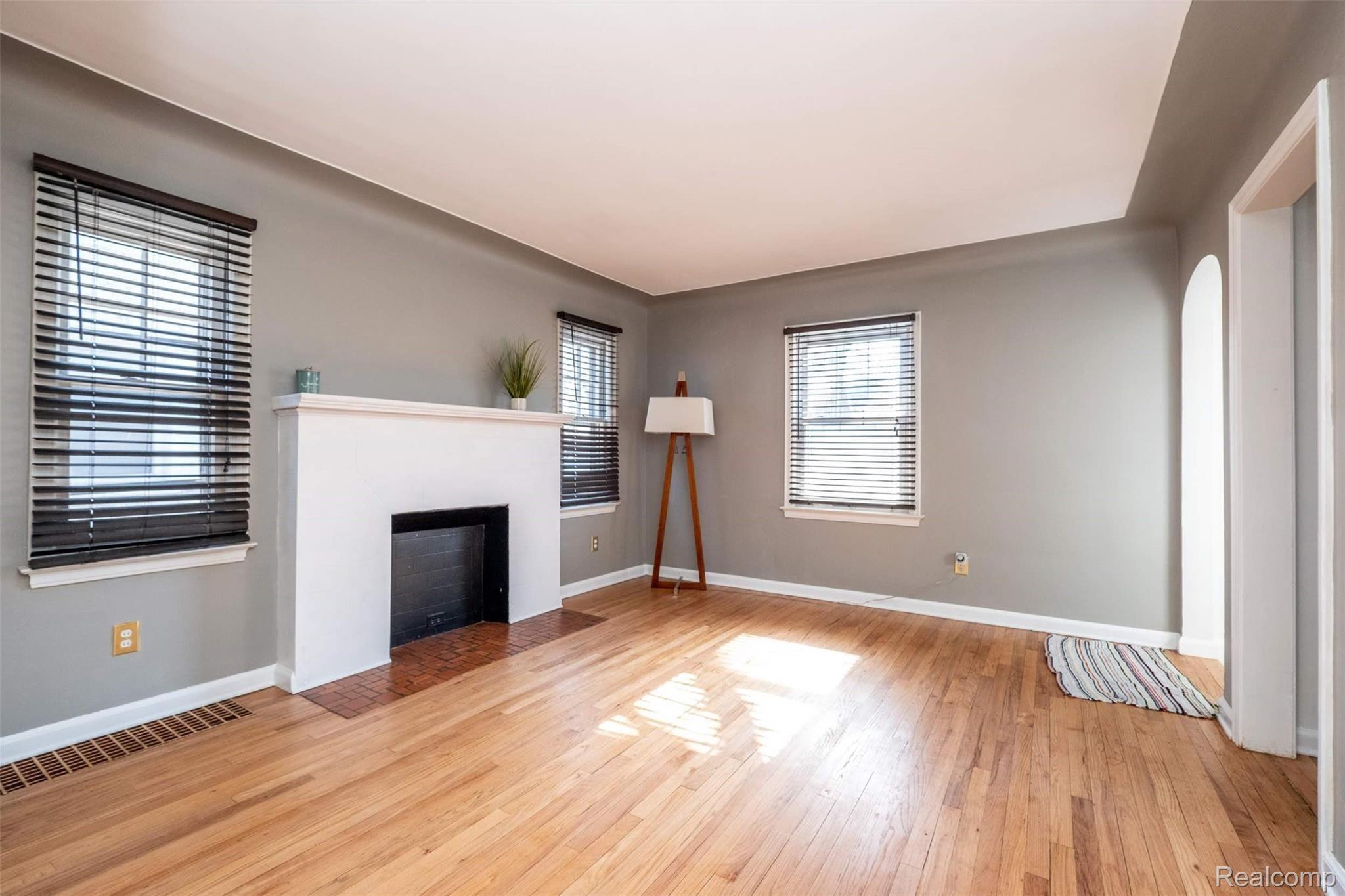 1784 Hampton Road Grosse Pointe, MI 48236 - Photo 8 of 33 1784 Hampton-8.jpg