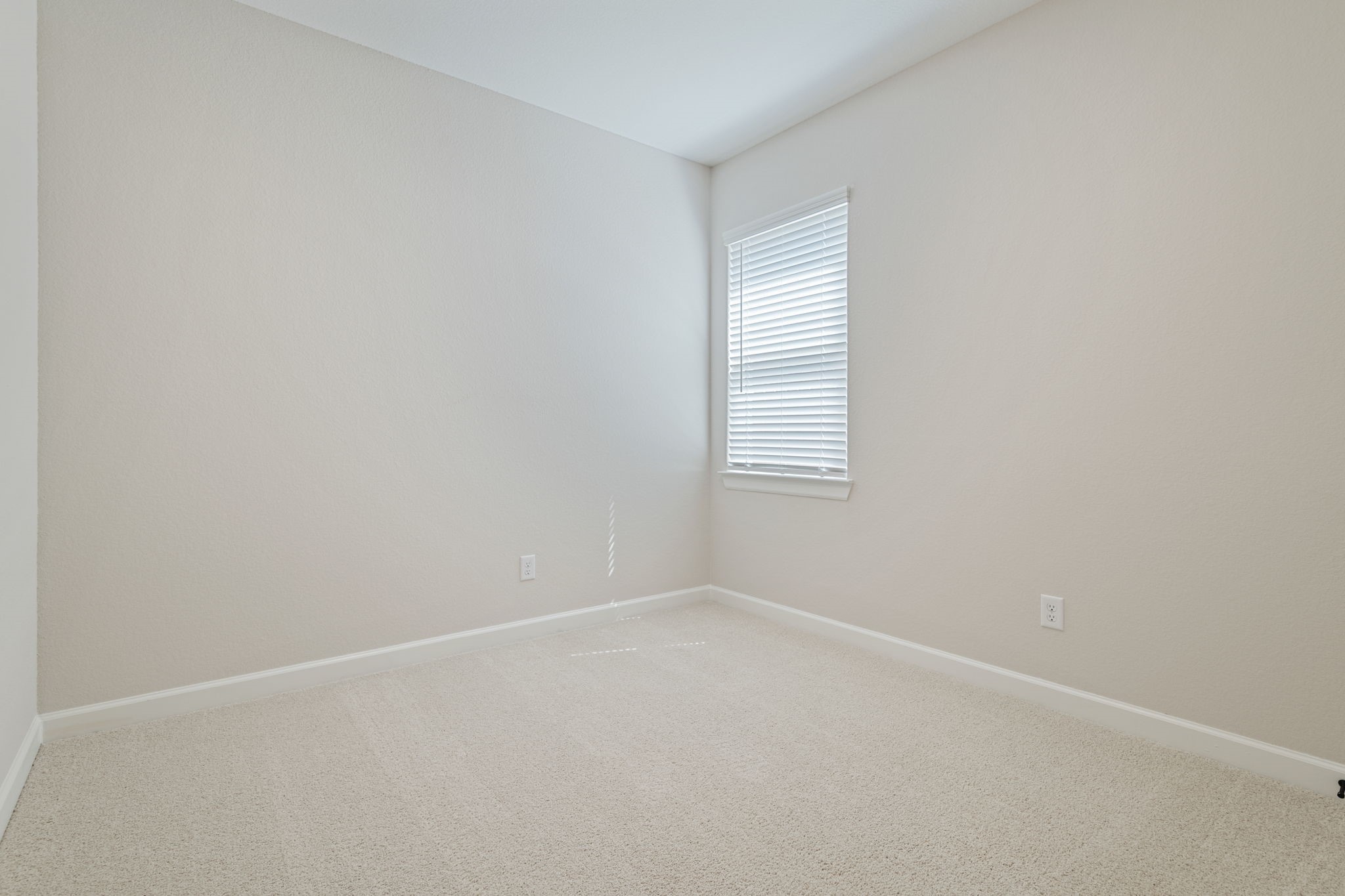 1027 Rosewood Trail Beasley, TX 77417 - Photo 20 of 22 an empty room with a window