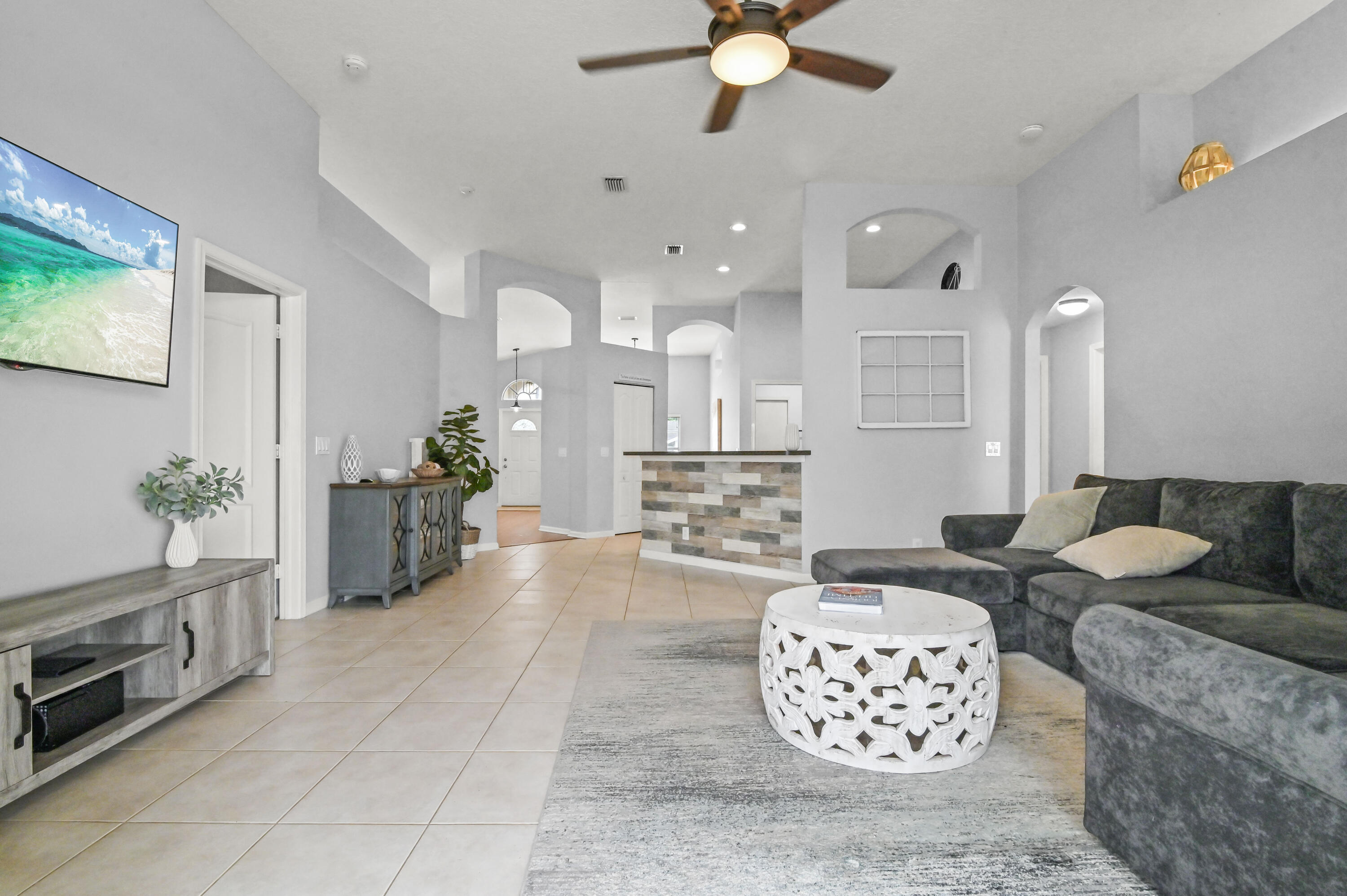 6319 Foster Street Jupiter, FL 33458 - Photo 11 of 24 17 Living room 05