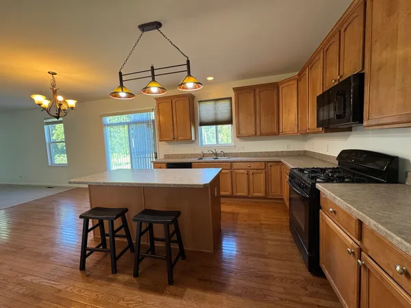 $2,400 | 405 Preserve Drive, Genoa, IL 60135