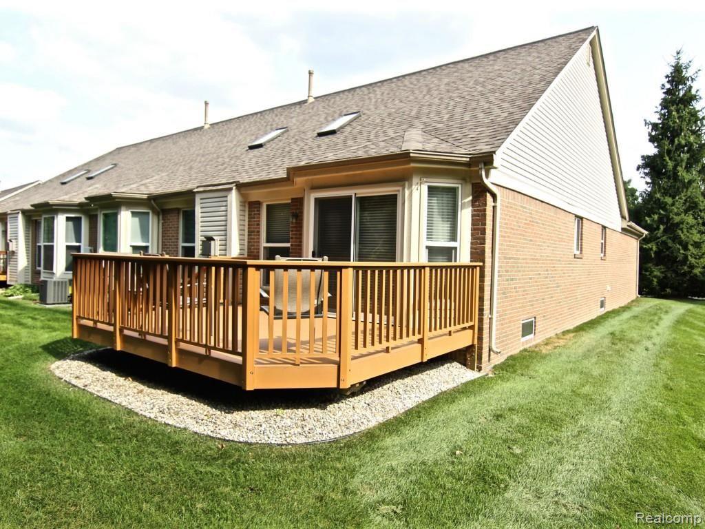 1066 Churchill Circle Rochester, MI 48307 - Photo 31 of 56 IMG_2738.jpg